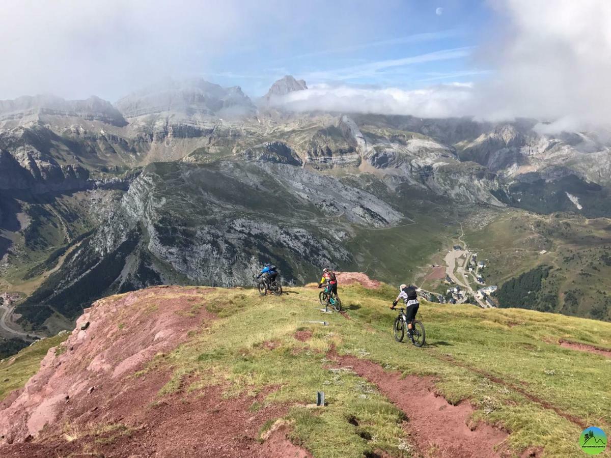 Edif. La Corona El Pueyo de Jaca Bagian luar foto